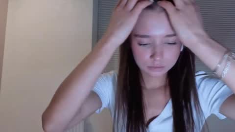 Snapshot of hoaarisa chatting on November 30, 2025, 8:13 pm Sofia online show from November 30, 2025, 8:13 pm