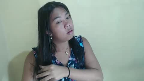 Snapshot of hoelylayla chatting on May 16, 2026, 11:20 am Layla3 online show from May 16, 2026, 11:20 am