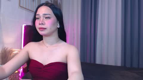 hoelymolly online show from February 4, 2026, 8:42 am