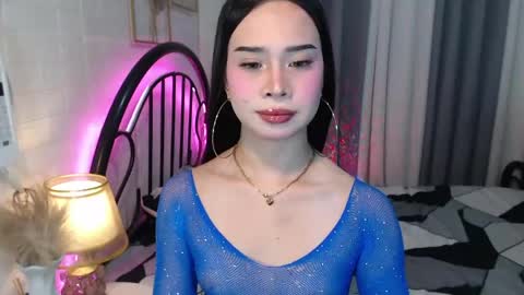 hoelymolly online show from May 20, 2026, 6:36 pm