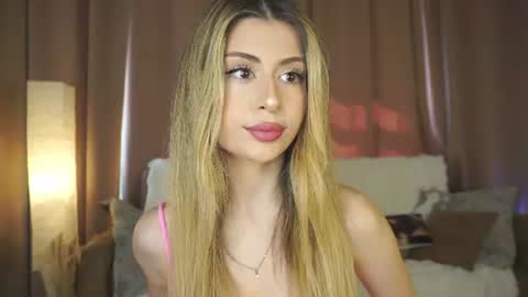 Snapshot of holayoula chatting on June 11, 2026, 8:01 am Moni Monica online show from June 11, 2026, 8:01 am