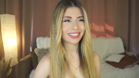 Snapshot of holayoula chatting on June 20, 2026, 8:06 am Moni Monica online show from June 20, 2026, 8:06 am
