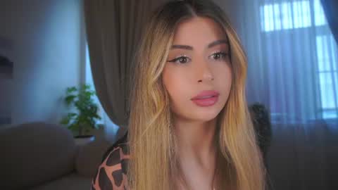 Snapshot of holayoula chatting on July 23, 2026, 8:12 am Moni Monica online show from July 23, 2026, 8:12 am