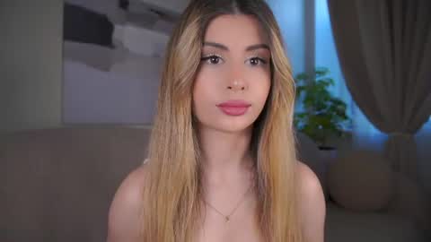Snapshot of holayoula chatting on July 24, 2026, 8:01 am Moni Monica online show from July 24, 2026, 8:01 am