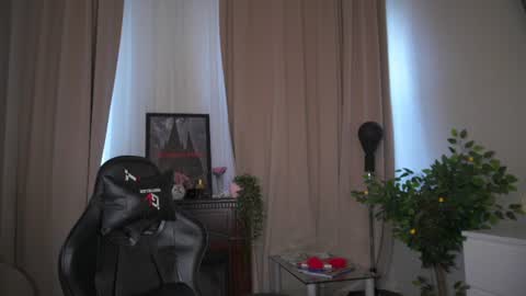 Snapshot of holayoula chatting on July 25, 2026, 8:01 am Moni Monica online show from July 25, 2026, 8:01 am