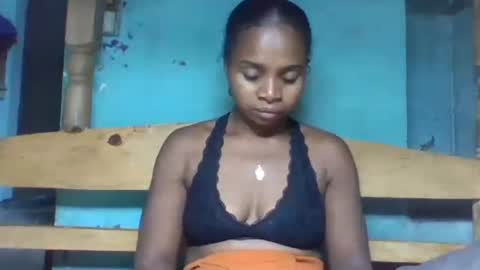 holla0211 online show from November 5, 2025, 10:04 am