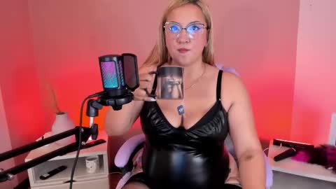 Hollie online show from January 6, 2026, 1:15 pm