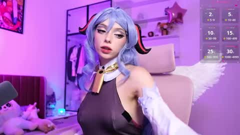 Snapshot of holliwould_ chatting on May 7, 2026, 11:48 am Holli online show from May 7, 2026, 11:48 am