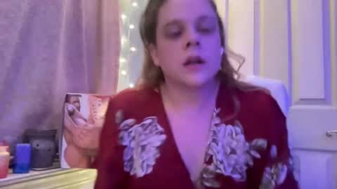 Hollys Drive threw Side Of CB. online show from December 18, 2024, 4:31 am