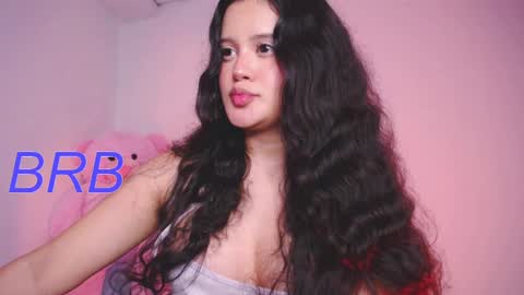 holly_16 online show from February 3, 2025, 10:43 pm