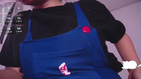 holly_16 online show from February 4, 2025, 9:52 pm