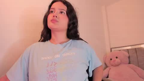 holly_16 online show from April 30, 2026, 9:08 pm