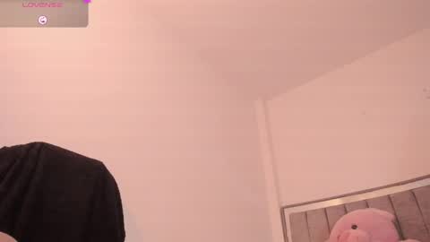 Snapshot of holly_16 chatting on May 15, 2026, 9:11 pm holly_16 online show from May 15, 2026, 9:11 pm