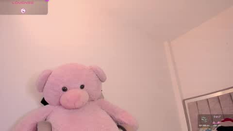 Snapshot of holly_16 chatting on June 1, 2026, 5:36 pm holly_16 online show from June 1, 2026, 5:36 pm