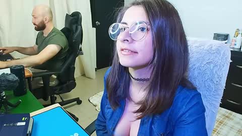 Holly and Honey online show from February 4, 2025, 9:52 pm