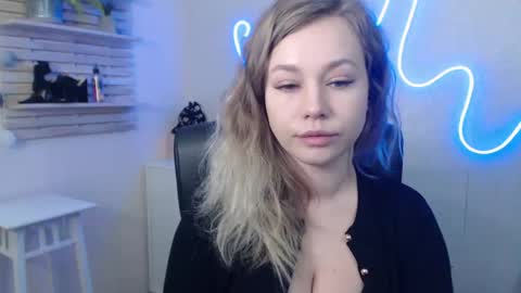 Holly online show from January 14, 2025, 3:22 am