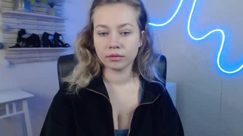 Holly online show from February 13, 2025, 2:12 am