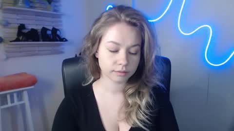 Holly online show from February 18, 2025, 8:05 am