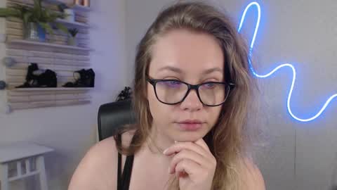 Holly online show from March 4, 2025, 4:49 am