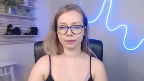 Holly online show from March 7, 2025, 4:24 am