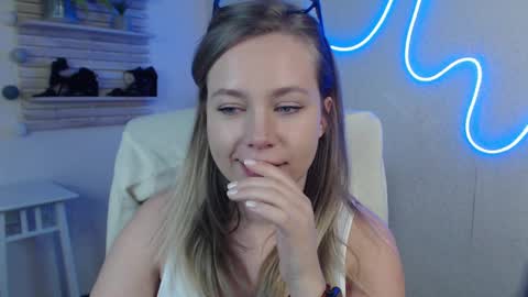 Holly online show from March 12, 2025, 6:29 am