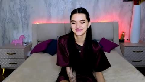 Snapshot of holly_beck chatting on May 12, 2026, 12:41 am Holly online show from May 12, 2026, 12:41 am