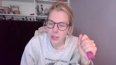 holly_bourbon online show from March 15, 2026, 7:09 pm