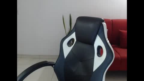 Snapshot of holly_itzel chatting on June 21, 2026, 4:04 am Itzel online show from June 21, 2026, 4:04 am