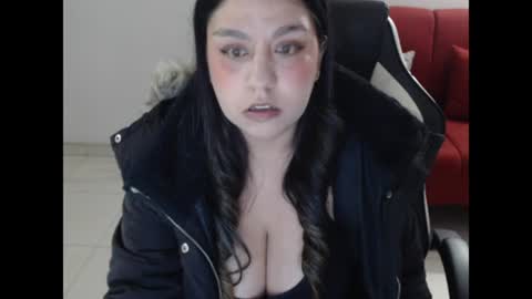 Snapshot of holly_itzel chatting on July 11, 2026, 2:25 am Itzel online show from July 11, 2026, 2:25 am