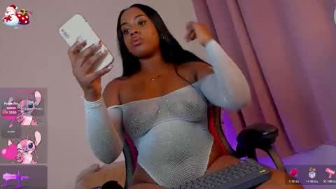 Snapshot of holly_jorda chatting on December 21, 2025, 3:13 am online show from December 21, 2025, 3:13 am