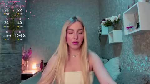 holly_molly8 online show from October 25, 2025, 1:35 am