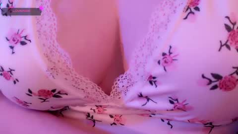 Snapshot of holly_molly_69 chatting on July 11, 2026, 3:20 am Molly online show from July 11, 2026, 3:20 am