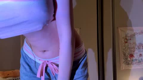 holly_sinner_ online show from April 15, 2026, 9:48 pm