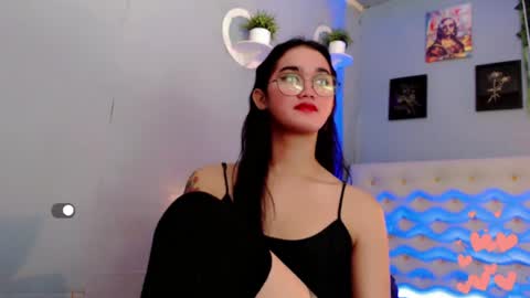 Snapshot of holly_sunshine69 chatting on June 15, 2026, 4:25 am Apple online show from June 15, 2026, 4:25 am