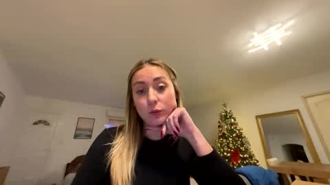 hollyandelon online show from December 4, 2025, 11:02 pm