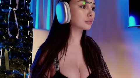 hollyextra online show from January 10, 2025, 5:13 pm