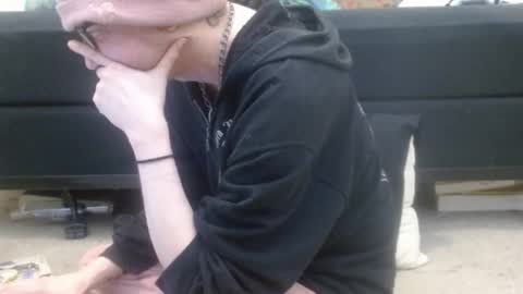 Holly Hawkes online show from March 11, 2025, 12:33 am