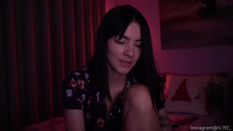 Snapshot of hollylinder_ chatting on December 12, 2024, 5:42 am Holly Linder online show from December 12, 2024, 5:42 am