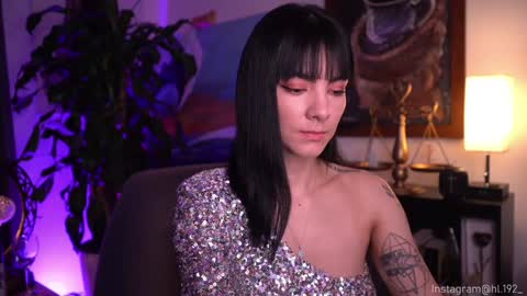 Snapshot of hollylinder_ chatting on December 28, 2024, 2:22 am Holly Linder online show from December 28, 2024, 2:22 am