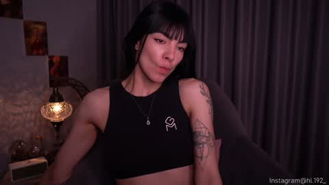 Snapshot of hollylinder_ chatting on February 5, 2025, 4:48 am Holly Linder online show from February 5, 2025, 4:48 am