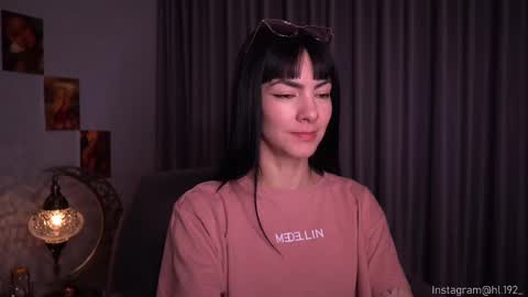 Snapshot of hollylinder_ chatting on February 20, 2025, 1:46 am Holly Linder online show from February 20, 2025, 1:46 am