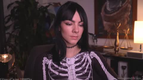 Snapshot of hollylinder_ chatting on March 1, 2025, 2:15 am Holly Linder online show from March 1, 2025, 2:15 am