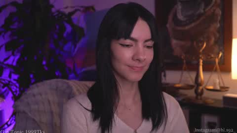 Snapshot of hollylinder_ chatting on March 9, 2025, 5:44 am Holly Linder online show from March 9, 2025, 5:44 am