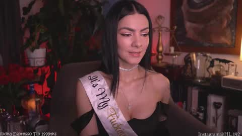 Snapshot of hollylinder_ chatting on October 18, 2025, 1:30 am Holly Linder online show from October 18, 2025, 1:30 am