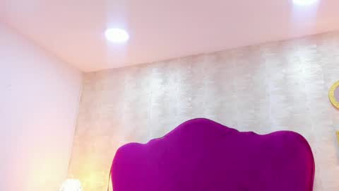 Holly online show from April 18, 2026, 1:15 pm