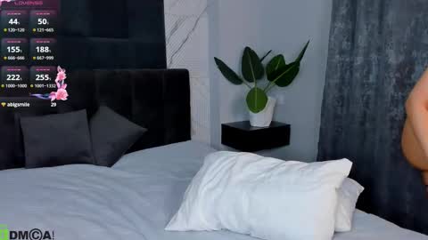 Holly online show from November 30, 2025, 1:20 am