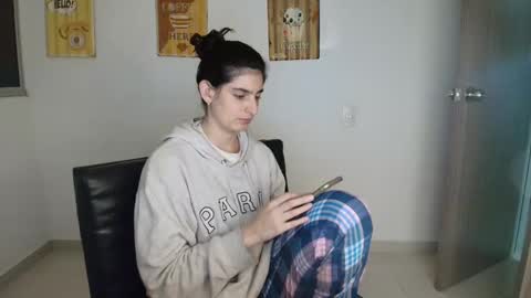 hollyshit_ online show from October 24, 2025, 2:52 am