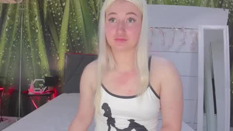 HollyTaillor online show from April 19, 2026, 5:29 am