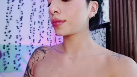 holly online show from December 12, 2024, 2:04 am