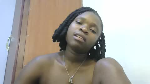 holy_ebony online show from April 8, 2026, 9:37 pm